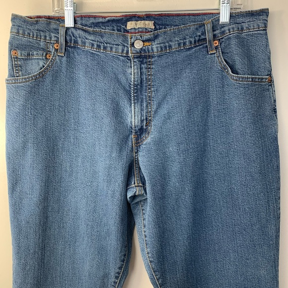 550 Relaxed Levi’s light wash Jeans Size 18S - Picture 4 of 6